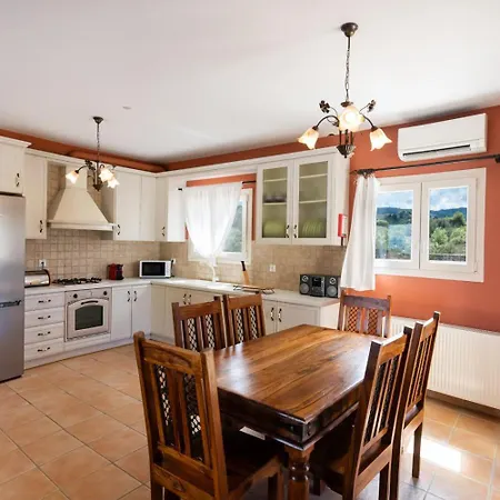 Eudora Tsoukaládhes